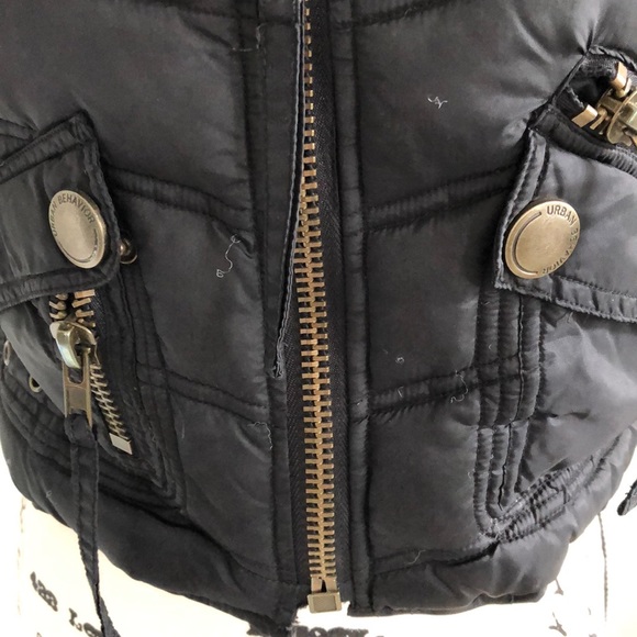 Used Crop Urban Behavior puffer vest - Picture 3 of 5